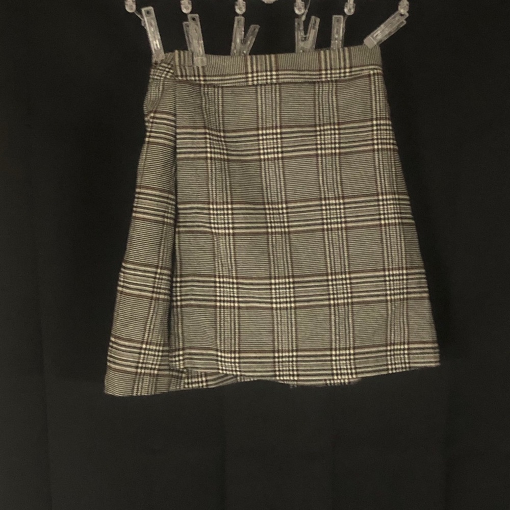 Brandy Melville Emerson skirt - Picture 2 of 4